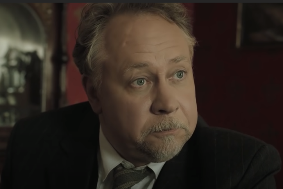 Юрий Оленников в сериале «Зови меня мамой»