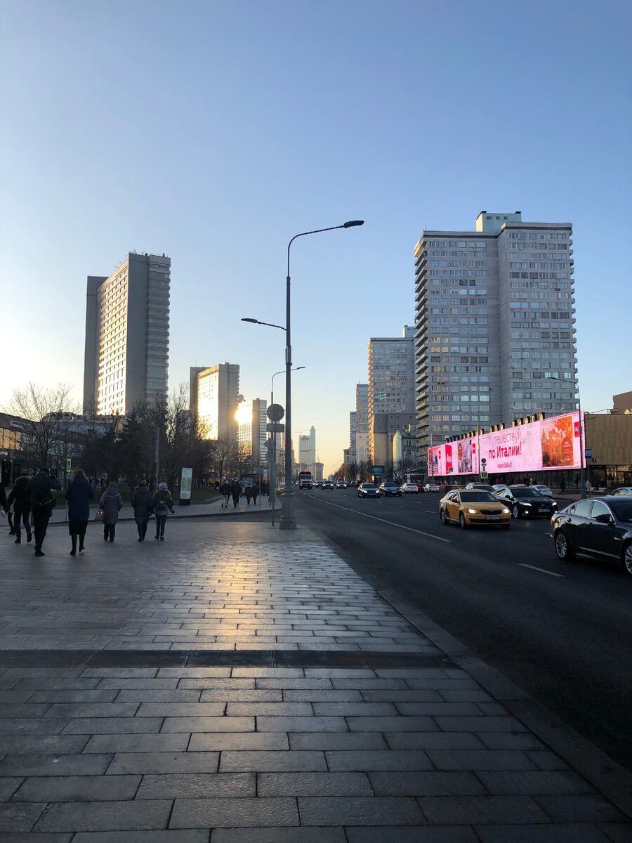 Новоарбатские легенды: где в центре Москвы попить минеральной воды из  скважины и найти самую редкую книгу | Азбука Москвы | Дзен