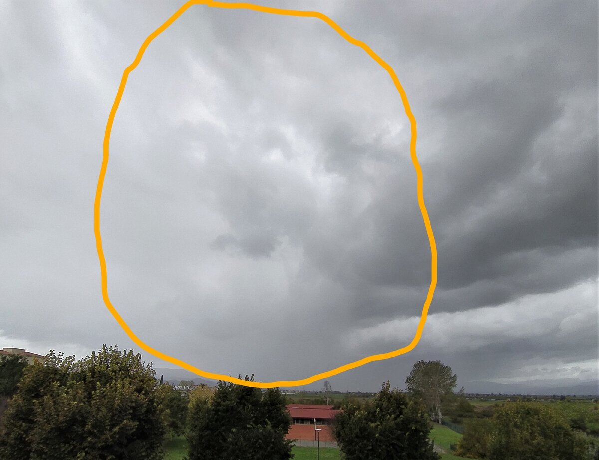 странный образ в небе , фото автора.