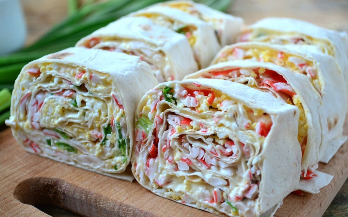 "Крабовый салат в лаваше"