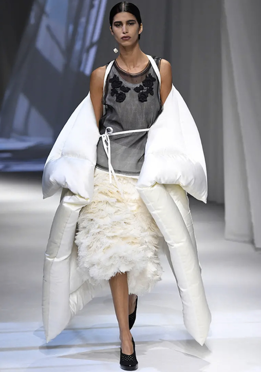 На фото:образ от Fendi на 2021 год.