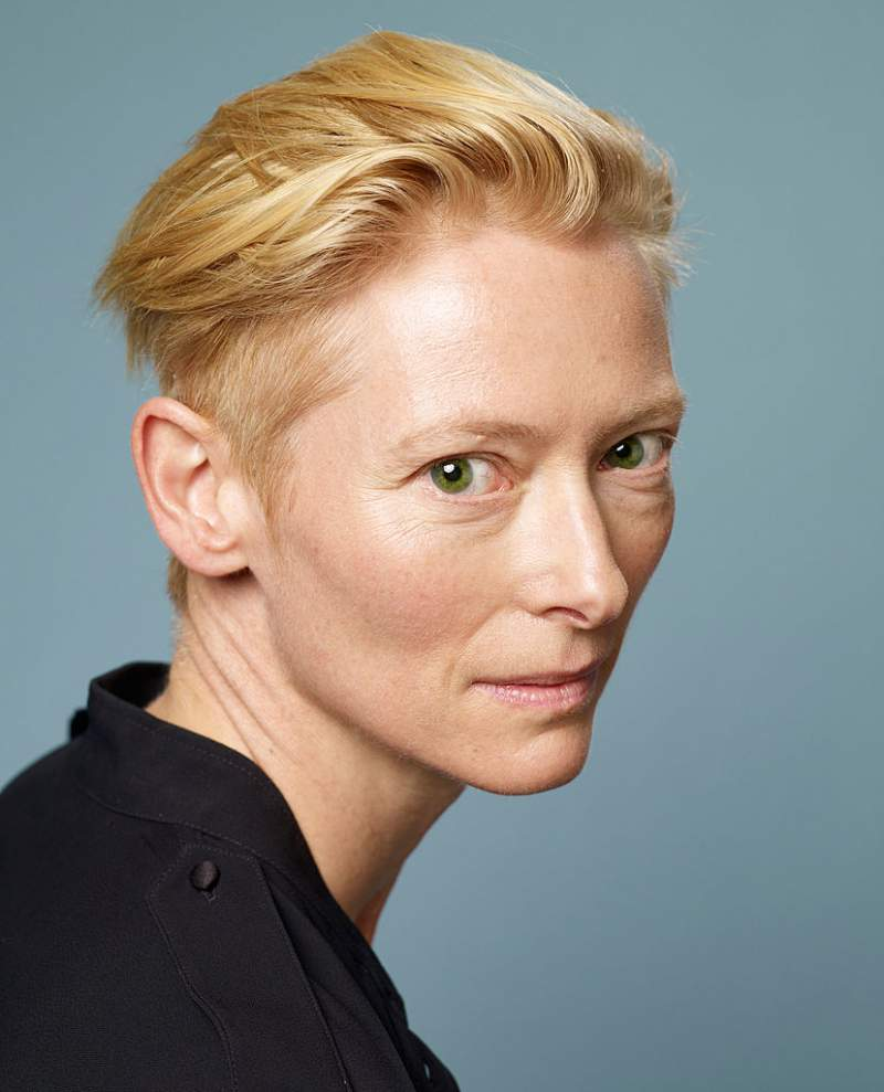 Тильда Суинтон - известная талантливая актриса, внешность которой играет ей только на руку!