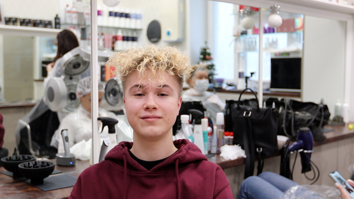 Кудрявые волосы у парней 