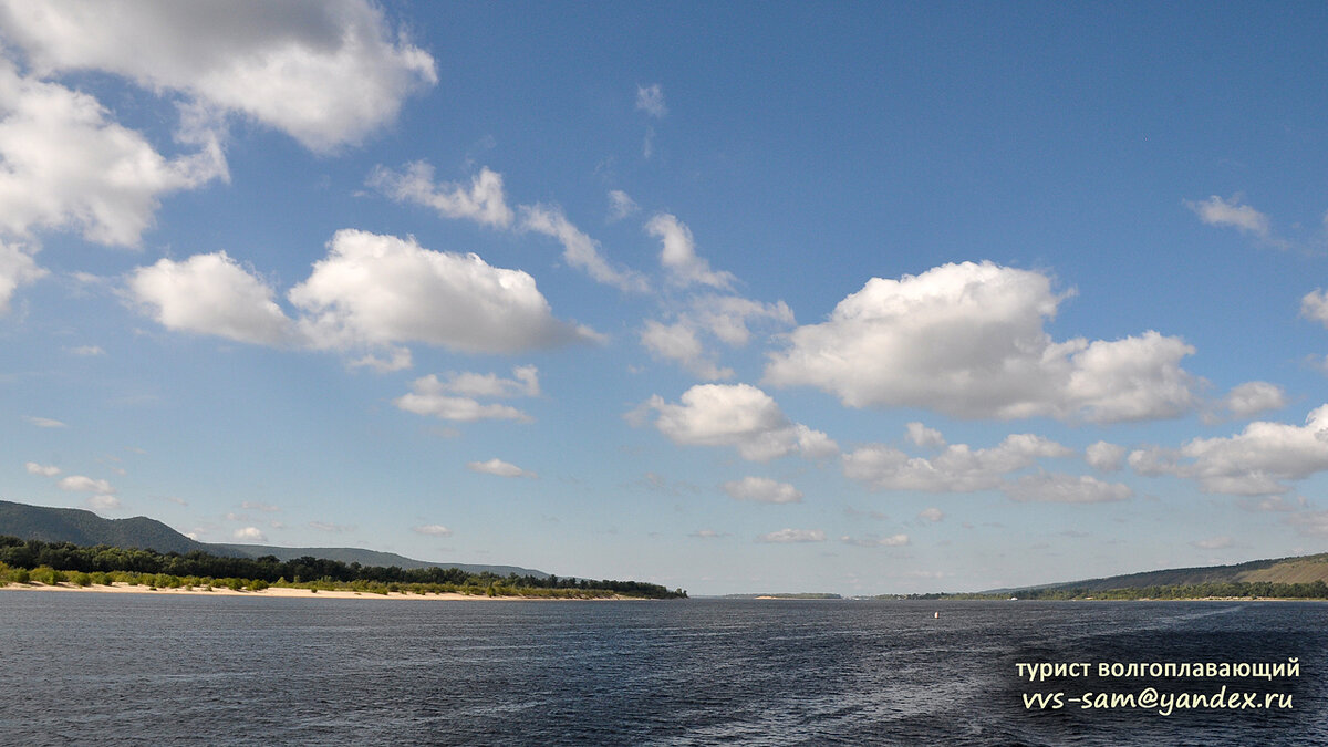 Остров Серёдыш с песчаными берегами - слева. Фото 04.09.2016.