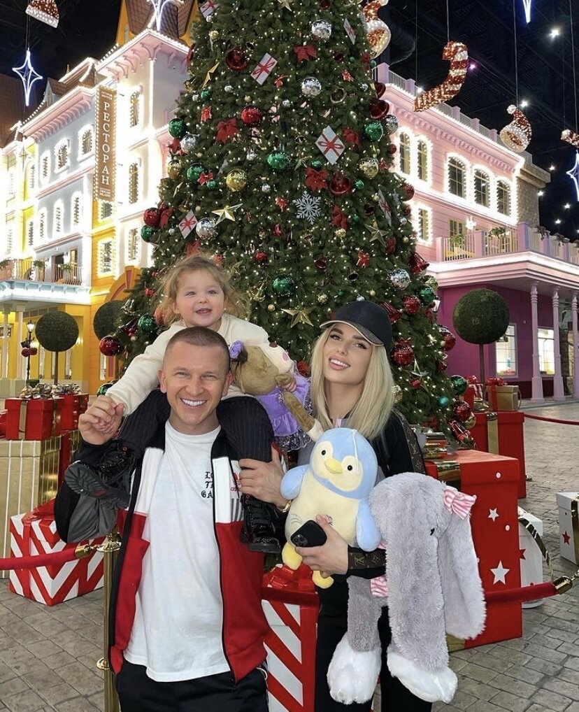 Ханна, Пашу, их дочь Адриана