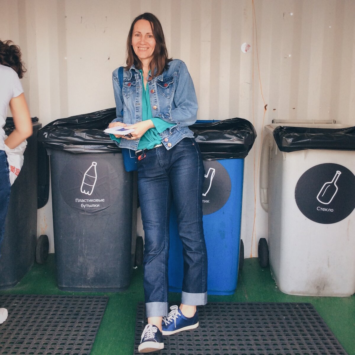 Старый пункт приема раздельного мусора ИКЕА.Химки, ну и я супер счастливая😂