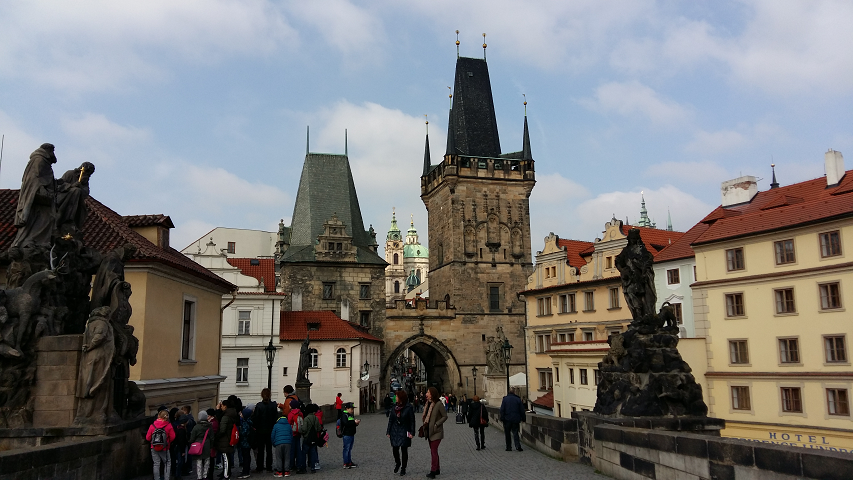 Тут туристы почти не загораживают арку ворот (фото из личного архива)