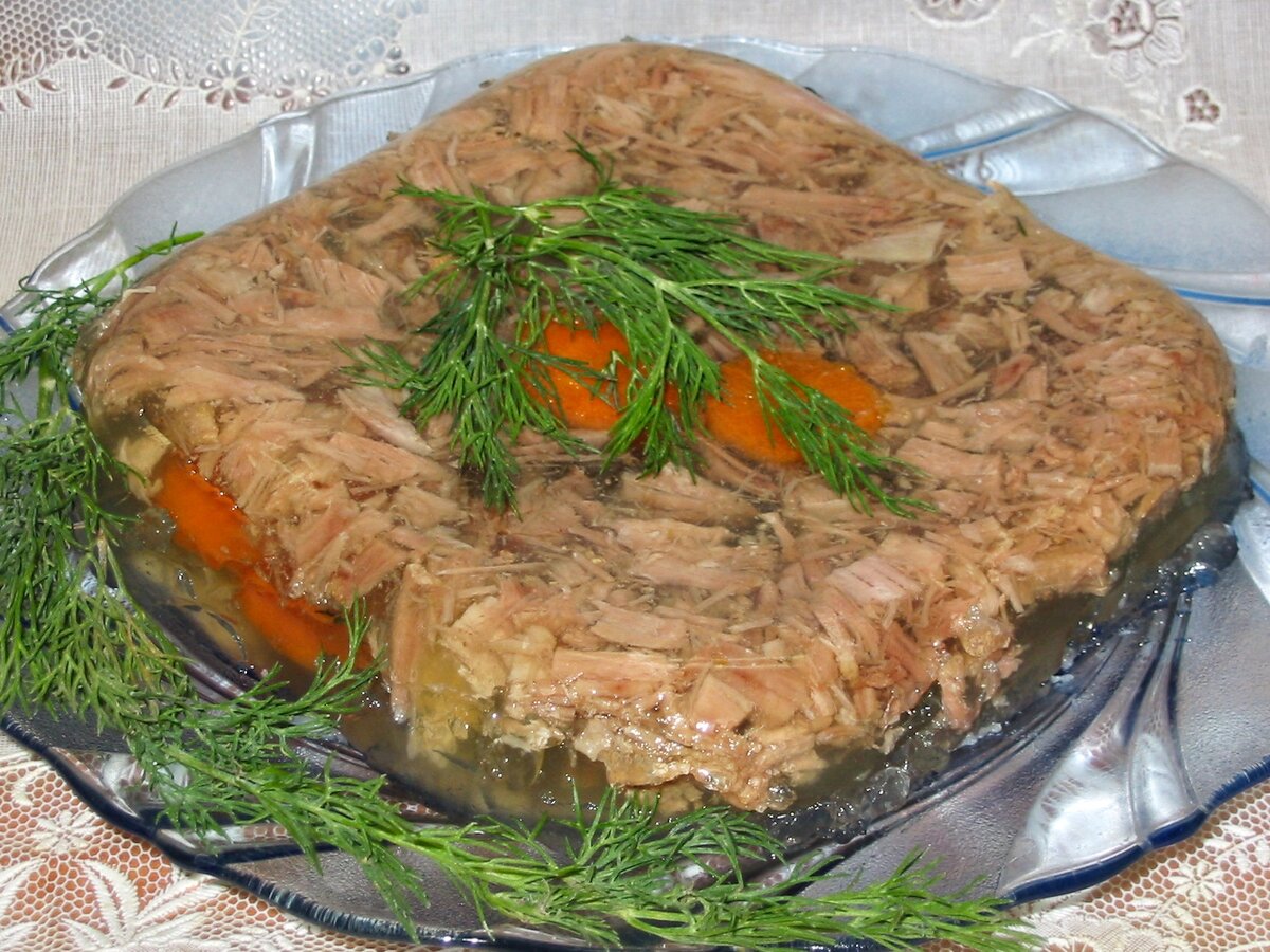 Холодец из говяжьей голени и курицы