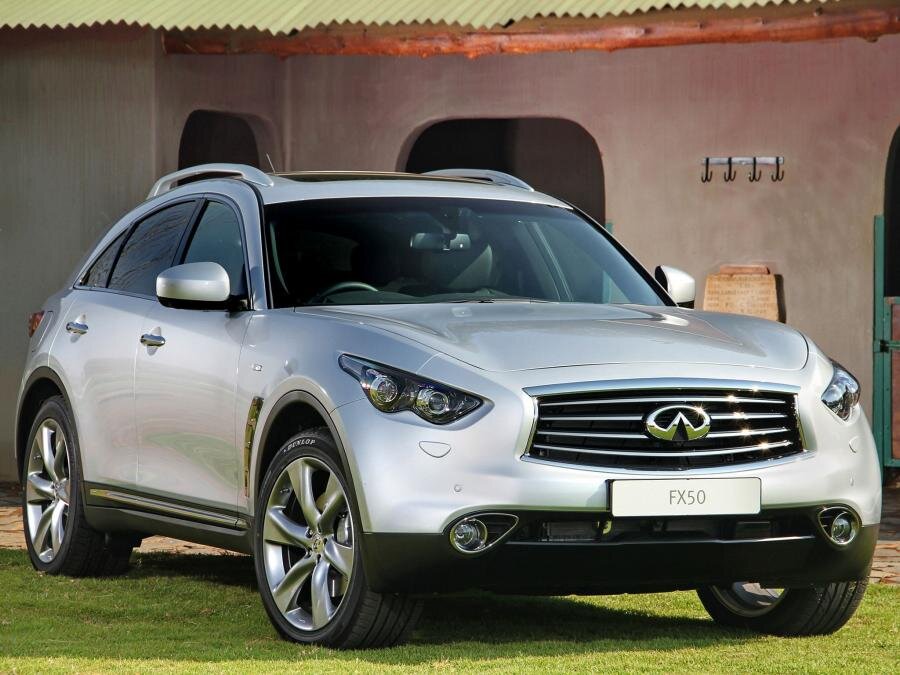 Это кроссовер Infiniti FX50S – роскошная модель для тех, кто любит скорость и комфорт. Infiniti создают в Японии, на производстве, принадлежащем компании Nissan Motor. Автомобили Infiniti официально продаются в России с 2006 года.