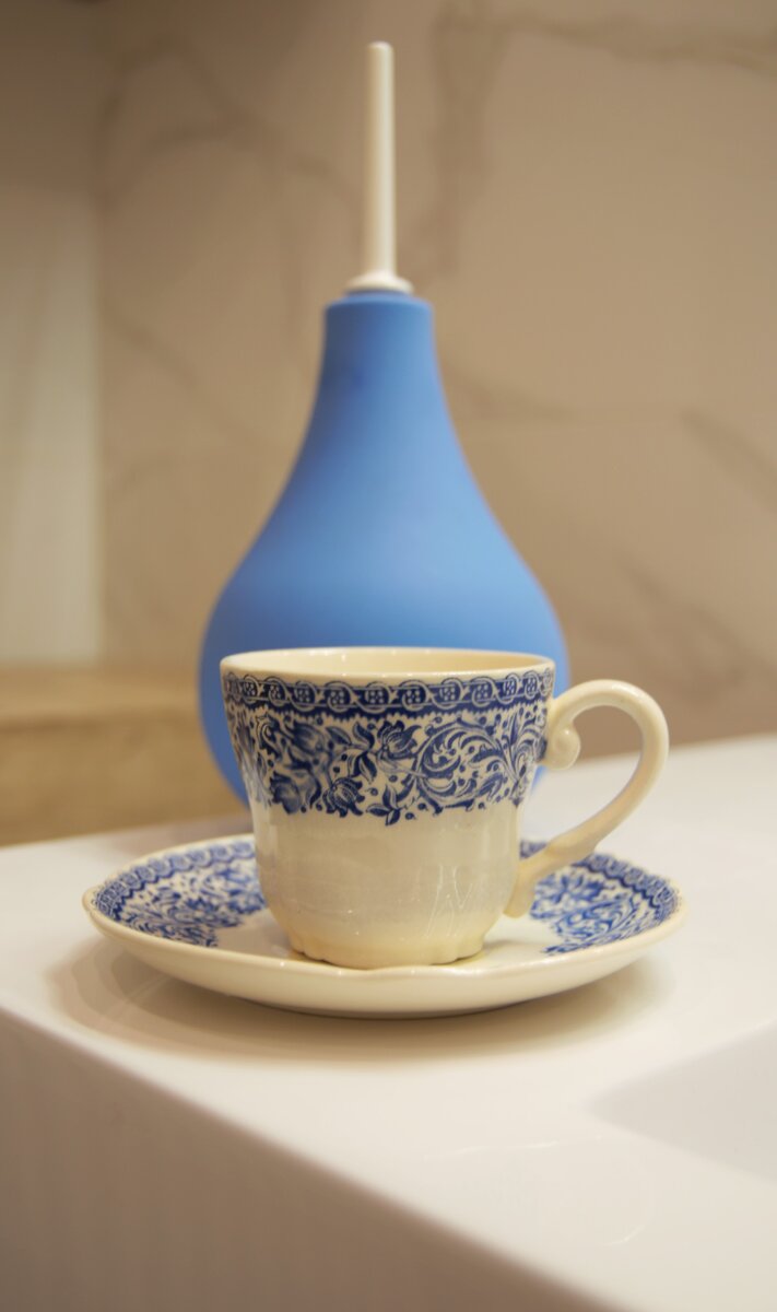 Может, по кофе? А по клизме???