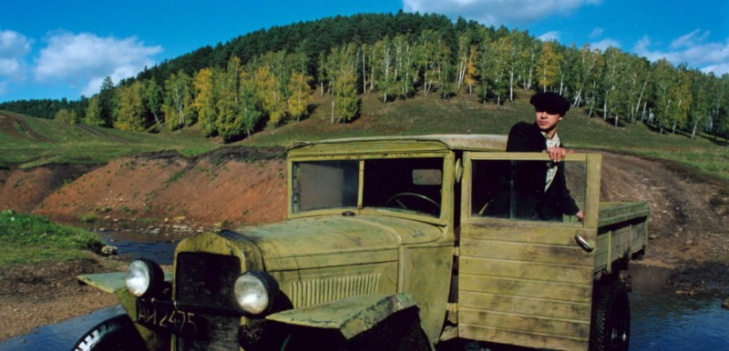 Кадр из фильма "Ехали два шофёра" (2001) 