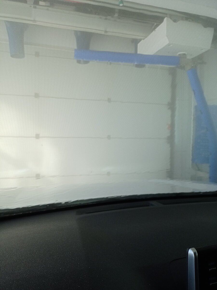 Заехал на "Робот-автомойку", машина "помылась" менее, чем за 5 минут ...