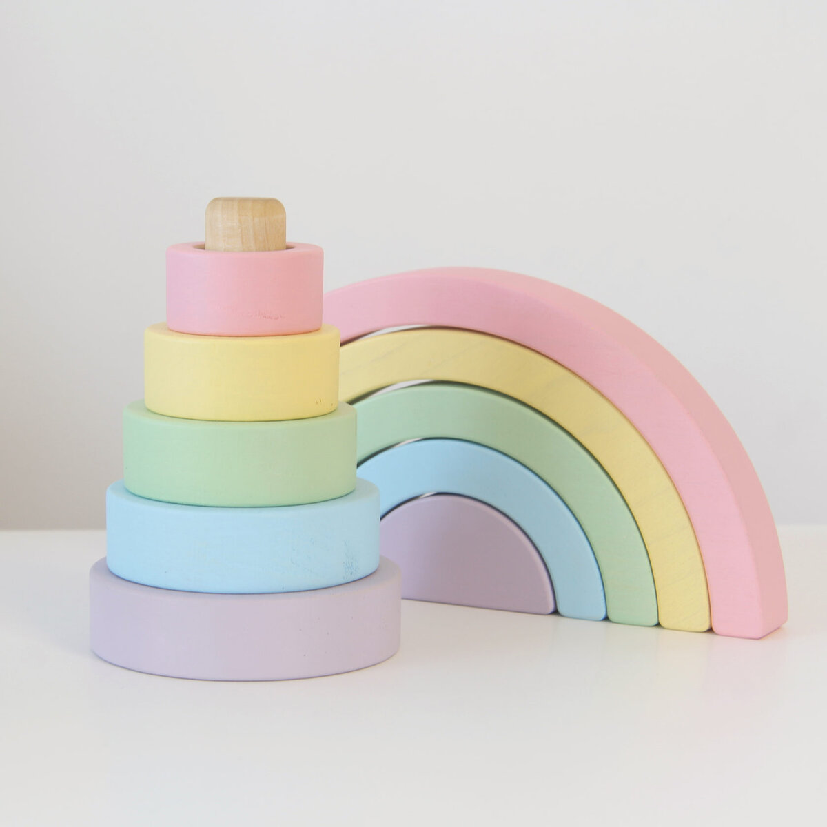 Пастельные тона не особо привлекают внимание малышей. Фото из открытых источников