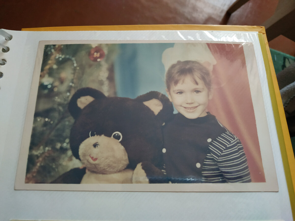 Это "мой" мишка Топалыч, который пришел ко мне из леса в новогоднюю ночь ))