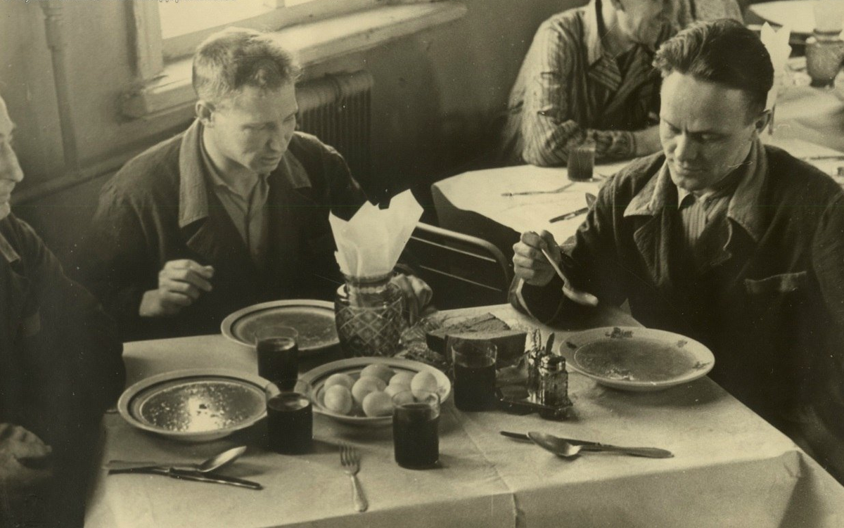 обед в блокадном ленинграде. 60е ссср столовая. ленинград обед.