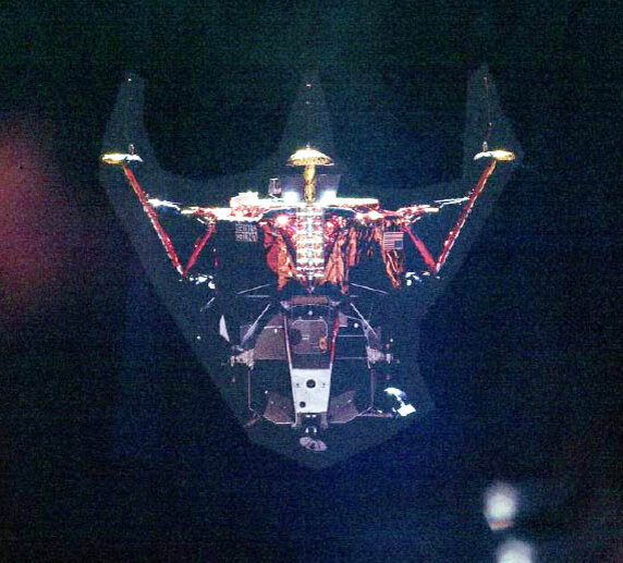 Вокруг лунного модуля 