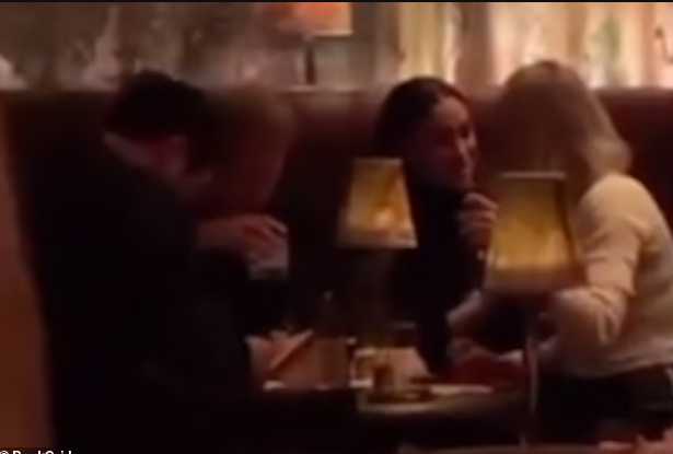 Пьют мартини