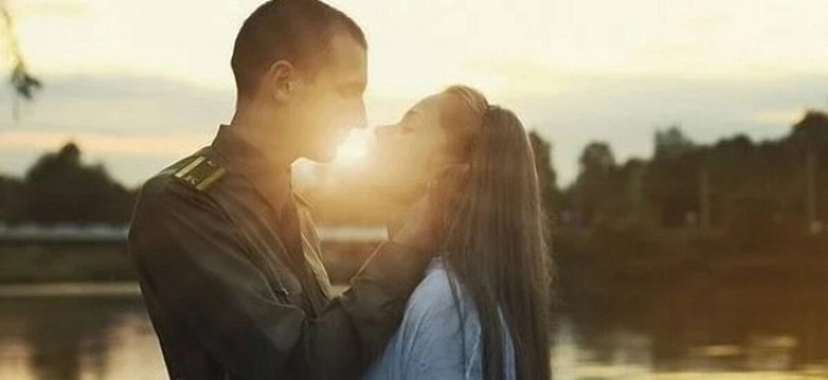 Жду солдата. Встреча из армии. Встреча солдата с армии. Дождаться р. Девушка солдат.