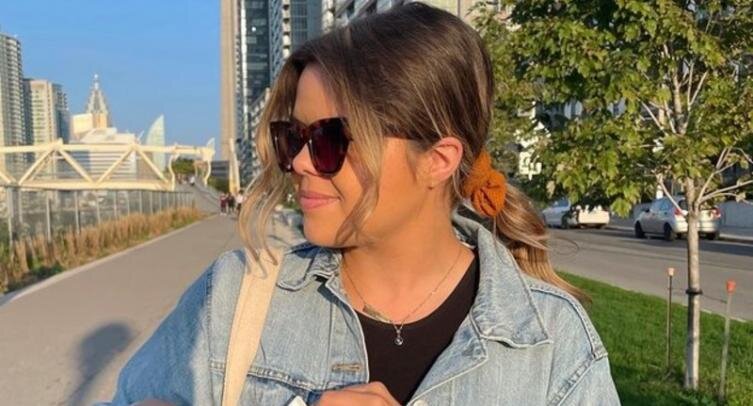 Простой спортивный журналист, Сара. фото: картинки  яндекса. 