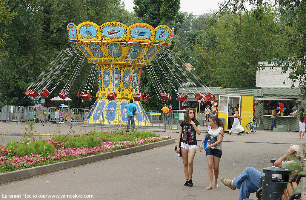 Сад имени горького пермь. Ротонда в парке горького пермь. Локальный парк пермь. Парк горького пермь. Парк горького пермь новый аттракцион.