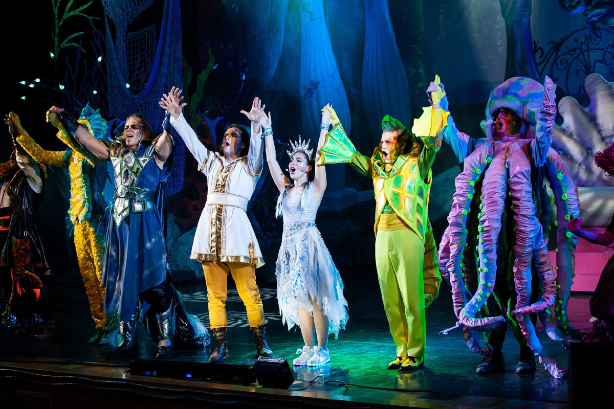 Финальный поклон из мюзикла «Садко в подводном царстве» (фото Сергей Журавлёв)