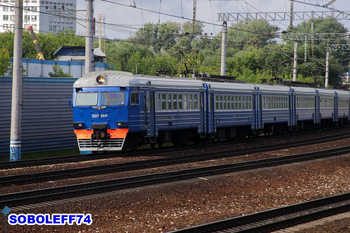 Электропоезд ЭД2Т-0041. Перегон Москва-3 - Лосиноостровская Московской железной дороги. Август 2009 года
