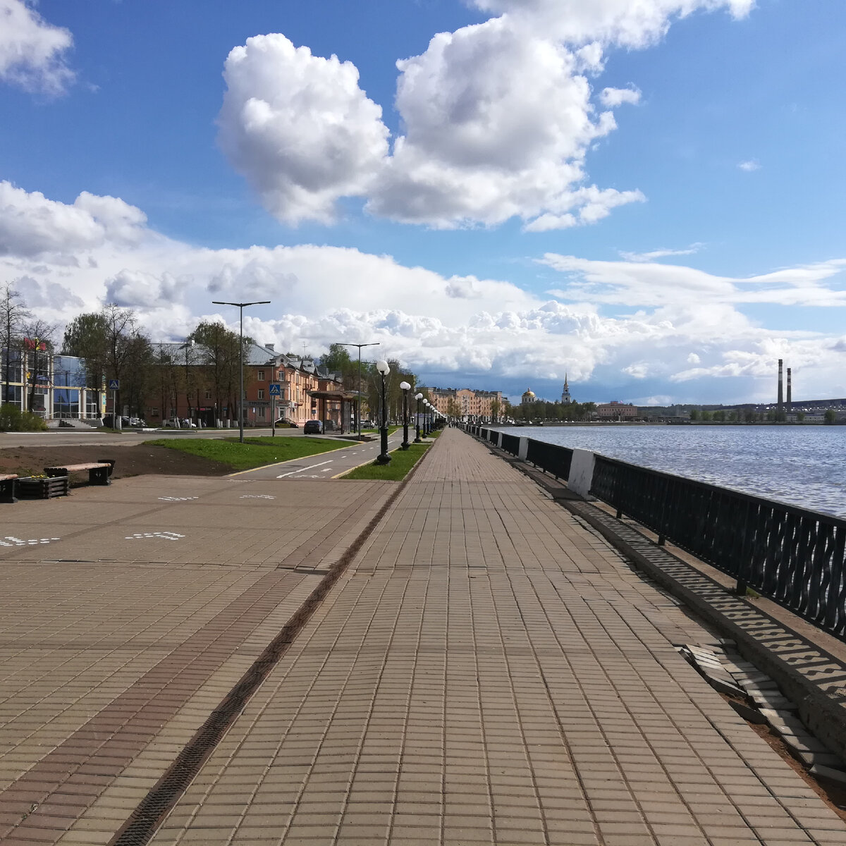 Дождливая погода даёт передышку, выглянуло солнце.