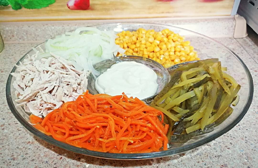 Салат калейдоскоп рецепт с корейской морковью. Салат калейдоскоп. Салат кучками с корейской морковью. Салат цветик семицветик. Салат калейдоскоп.