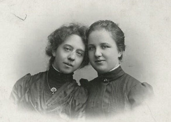 Елена Адриановна и Ольга Адриановна