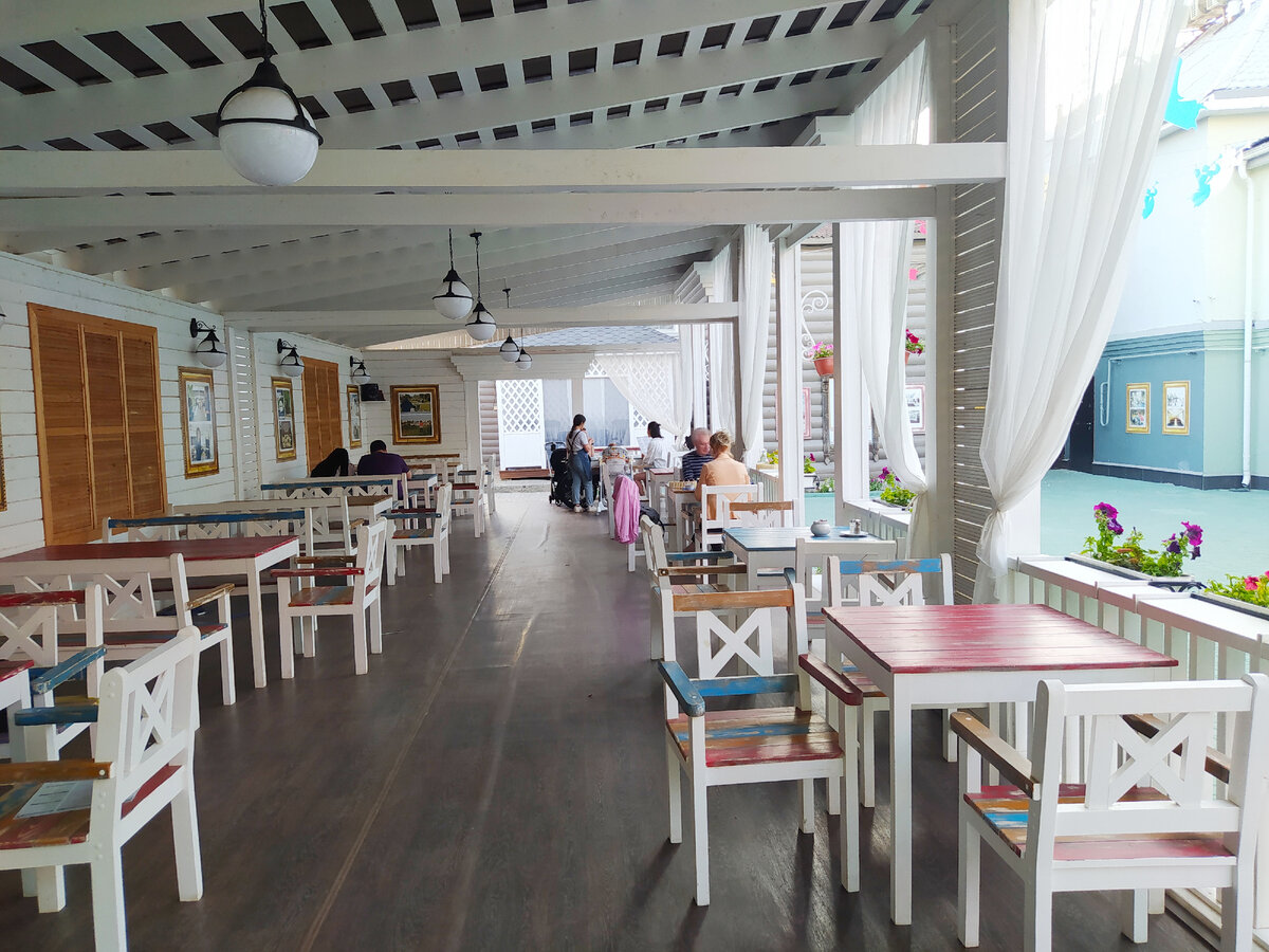 Летняя веранда ресторана "Вятское"