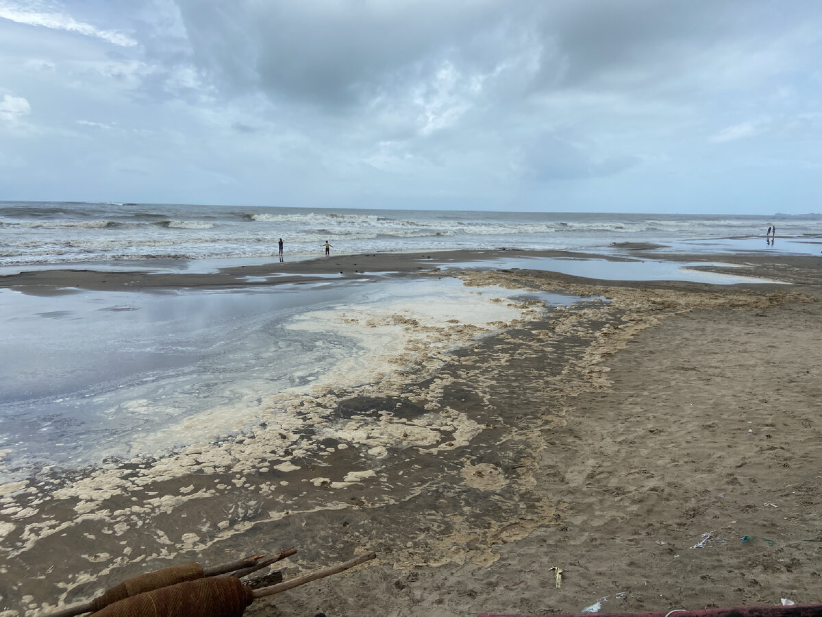 Море в нефтепродуктах. 