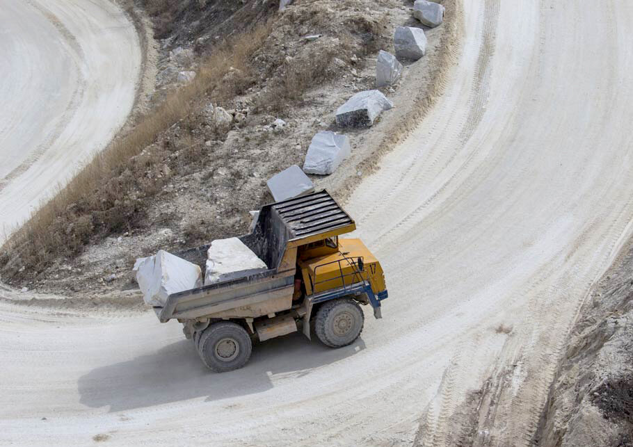 Самый крупный мраморный карьер в России - Центральный в селе Коелга, разрабатывается с 1926 года и по настоящее время! (фото uraloved.ru/koelga)
