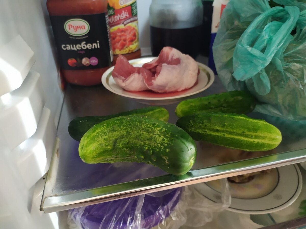 Если оставить огурцы на полке холодильника без каких-либо ухищрений, они перестанут быть сочными и упругими менее чем за 14 дней 