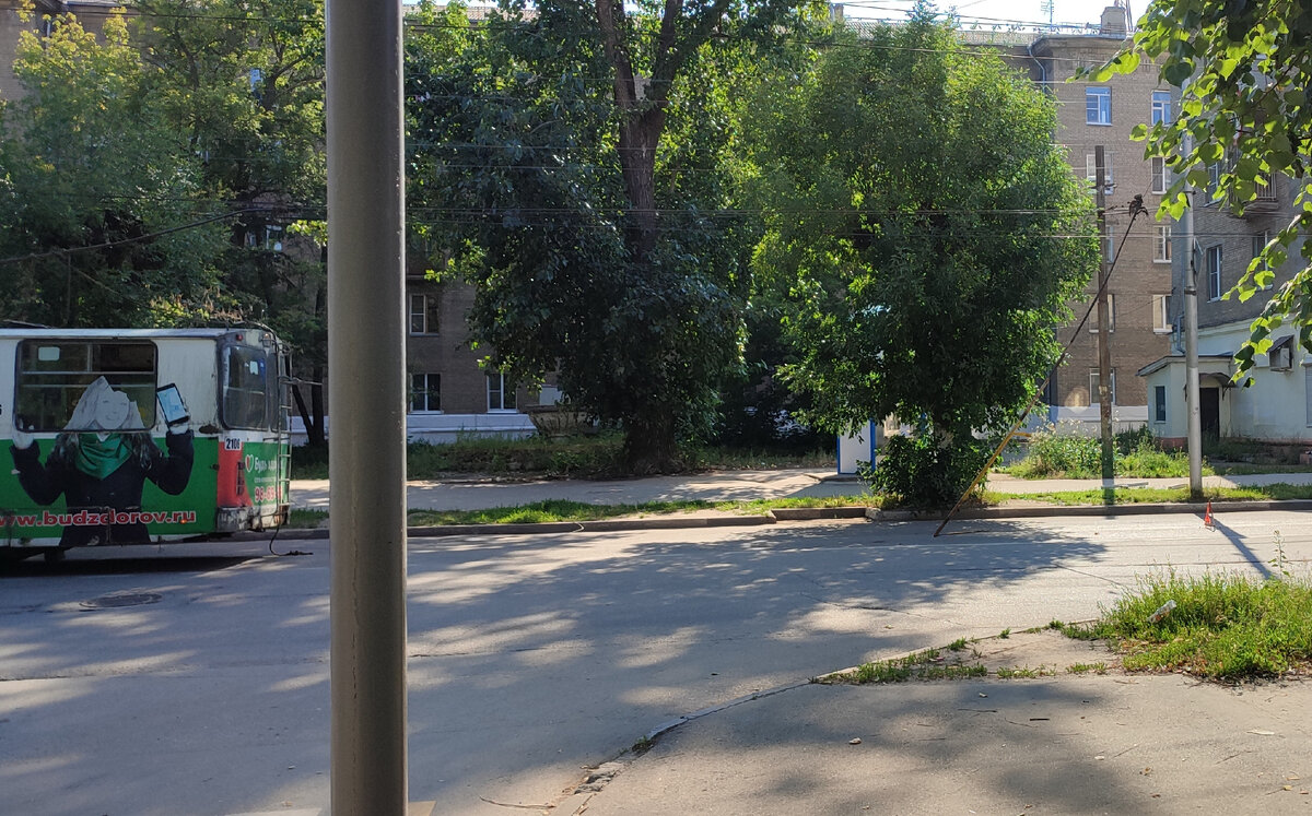 Отвалился рог у троллейбуса.