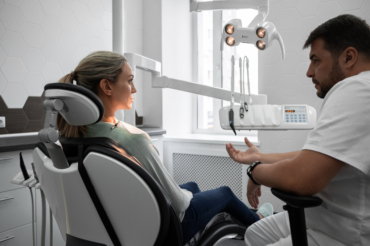 «Сохранить свой зуб или поставить имплант?» — крайне частый вопрос среди пациентов Astra Dental Clinic.