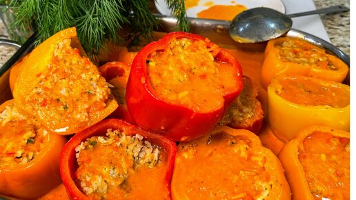 Фаршированные перцы с мясом и рисом в кастрюле: рецепт - Лайфхакер