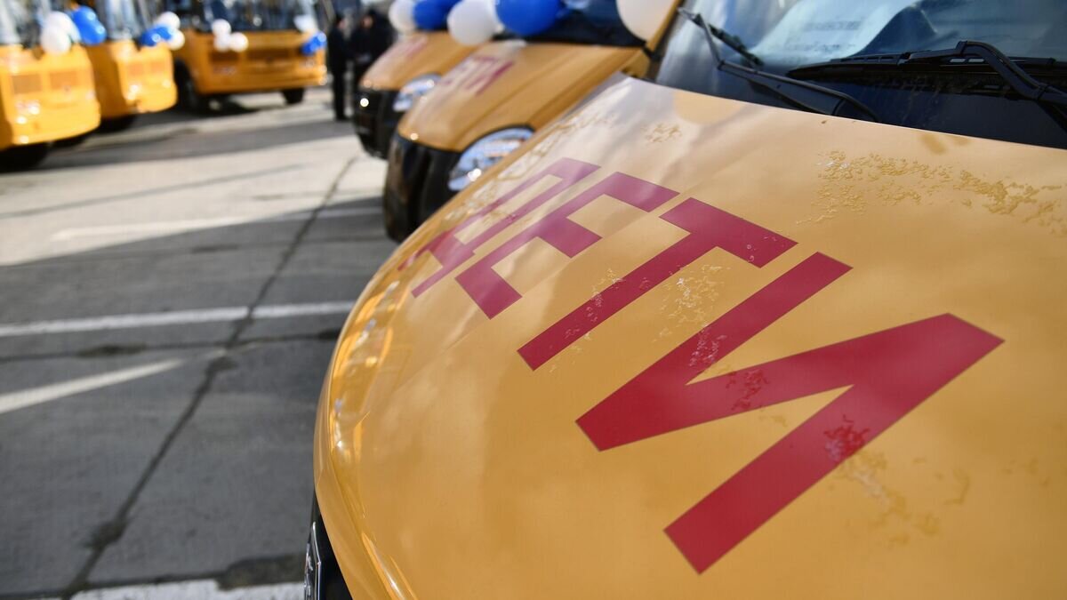    Передача школьных автобусов правительством Екатеринбурга муниципалитетам Свердловской области© РИА Новости / Павел Лисицын