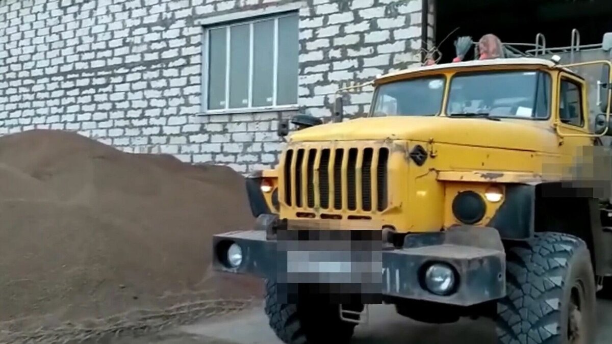     В Удмуртии завершено расследование уголовного дела против сотрудников одного из крупных ресурсодобывающих предприятий, обвиняемых в краже цемента на крупную сумму денег.