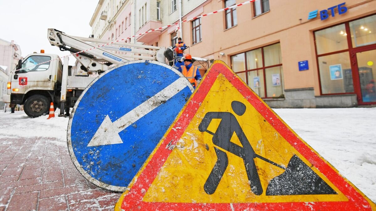    Очистка крыш от наледи в Москве © РИА Новости / Владимир Песня