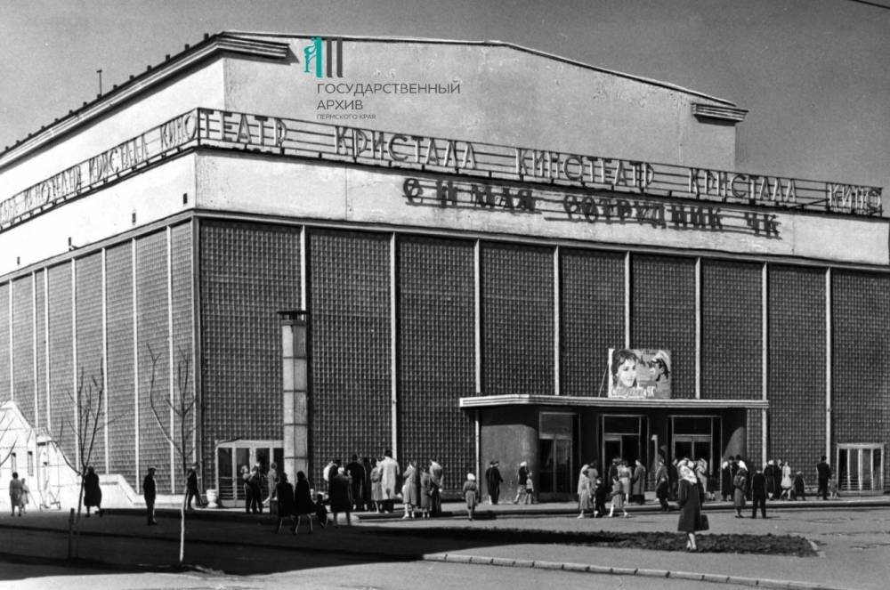 На этой неделе стало известно о закрытии сразу двух крупных кинотеатров. Сеть «Синема Парк» уходит из «Кристалла» (Комсомольский проспект, 53) и ТРК «Колизей Cinema» (ул. Куйбышева, 16).-2