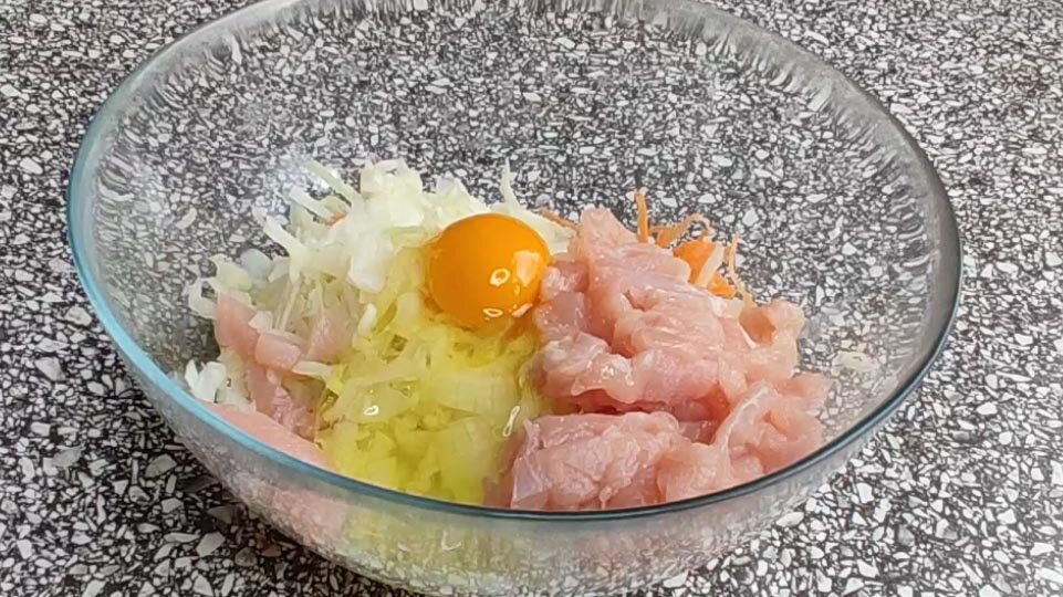 Приготовление капустно-мясной запеканки