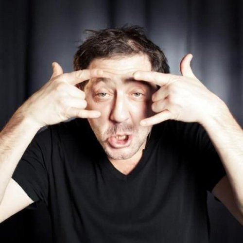 Не трогай лицо - девки любить не будут :)