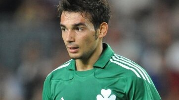 3 апреля свой 30-летний юбилей тихо отпраздновал греческий футболист Сотирис Нинис, выступающий на позиции атакующего полузащитника. О нем мало кто вспомнил даже на родине, не говоря уже о передовицах иностранных газет и электронных средств массовой информации. А ведь когда Нинису было 20, его называли не иначе, как «греческий Месси»…
