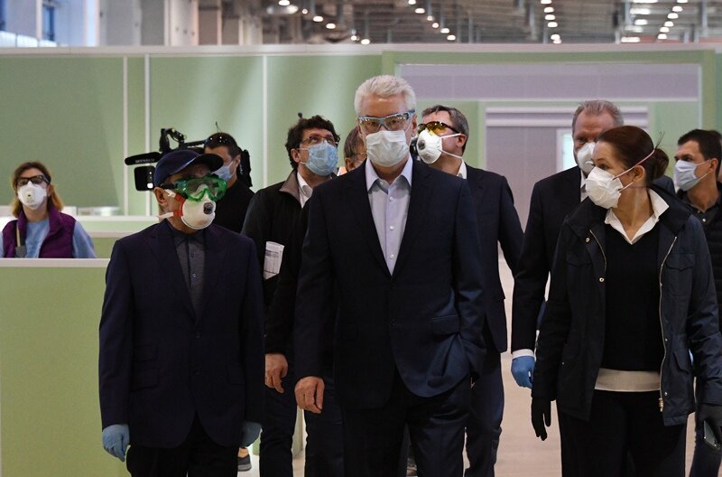 Сергей Собянин посетил временный мединский пункт по приему коронавирусной инфекции на ВДНХ.