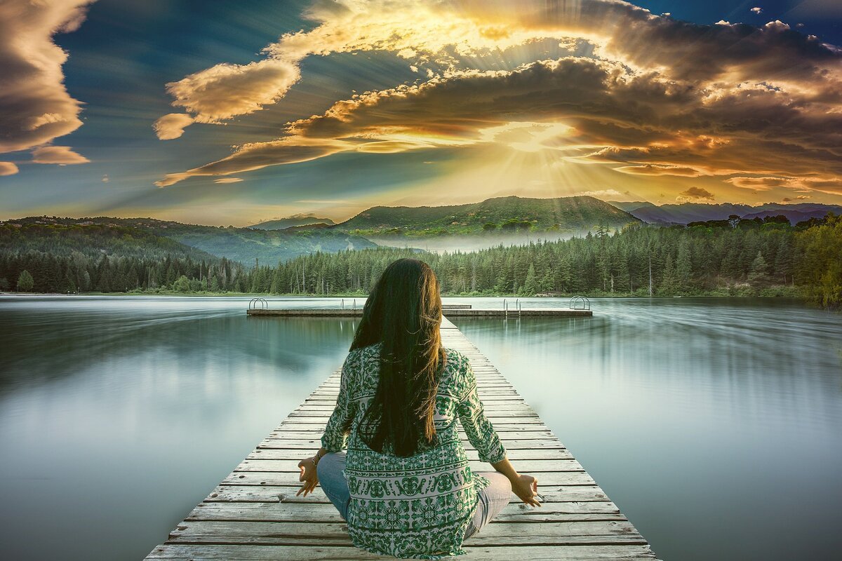 Источник изображения: https://pixabay.com/ru/photos/йога-пейзаж-озеро-4557220/