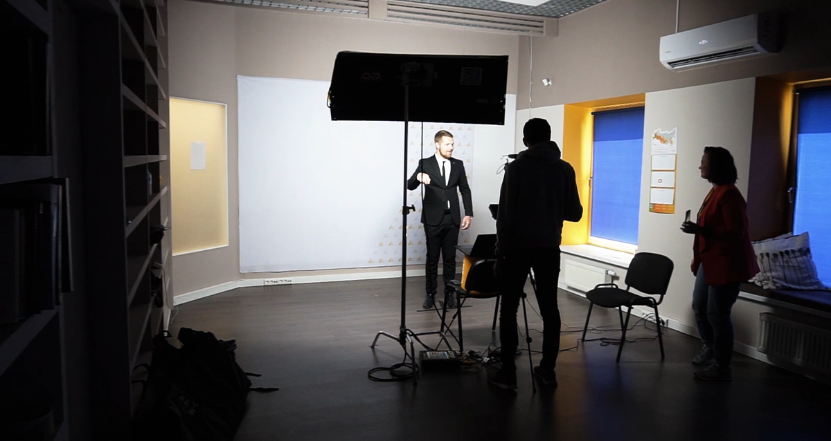 Кадр со съёмок большого курса для онлайн школы "Академия Нмаркет-Про"