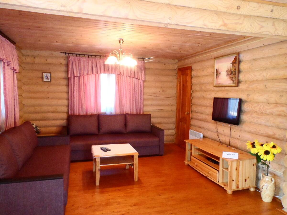 Спальня в Изба DeLuxe фото с сайта https://izbanamore.ru