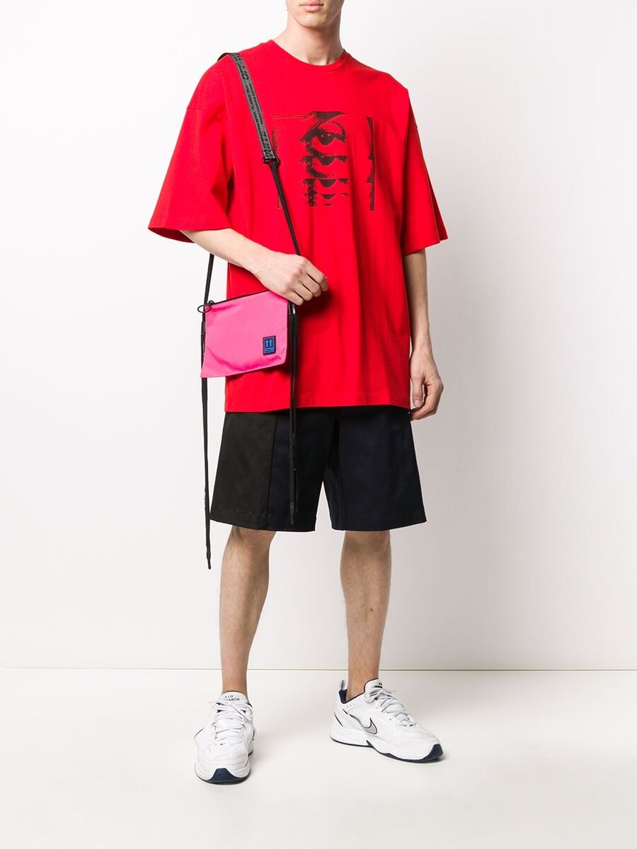 У меня на канале есть отдельная статья про шорты на лето 2020, так что ловите три летних лука с оверсайз шортами.