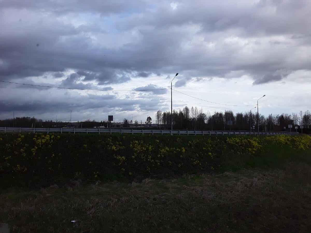 Тучи- мое настроение, когда я еду к бабушке