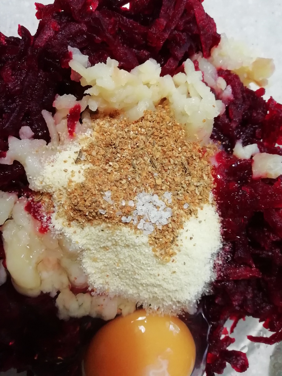 Яйцо так красиво лежало посерединке, но как только я отвернулась оно уплыло вниз!